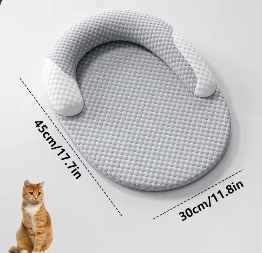 Summer Ice Silk Cooling Pet Mat - Keep your pets cool and comfy!